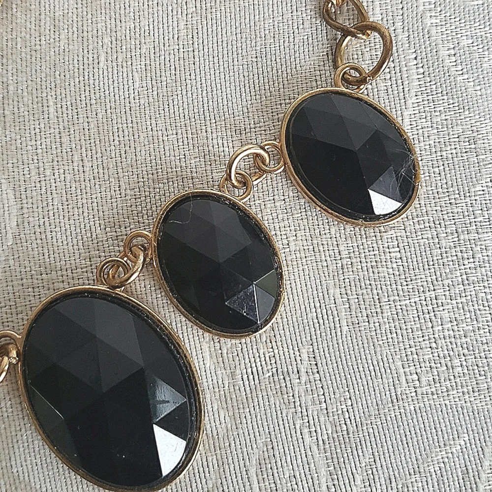 Vintage black bead necklace - Picture 5 of 8